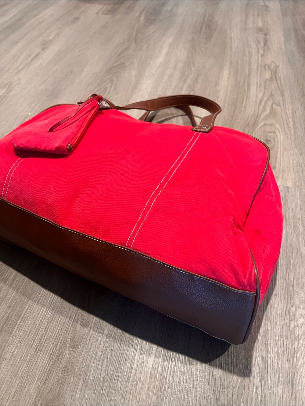 Tommy Hilfiger Red Canvas Travel Tote with Brown Leather Handles - Picture 13 of 16